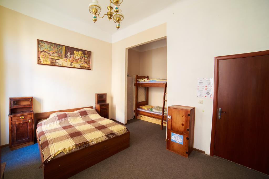 Hollywood Home Hostel Lviv Værelse billede