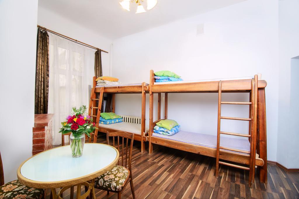 Hollywood Home Hostel Lviv Værelse billede