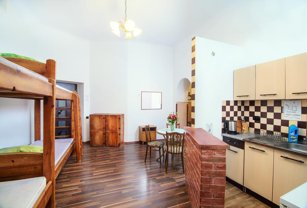 Hollywood Home Hostel Lviv Værelse billede