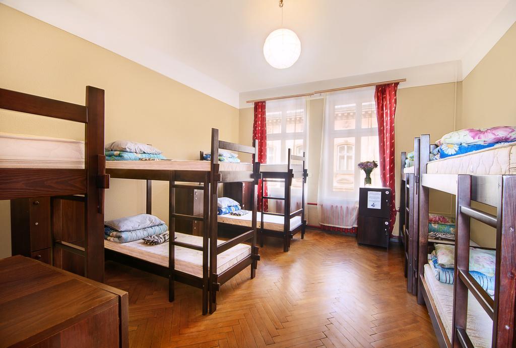 Hollywood Home Hostel Lviv Værelse billede