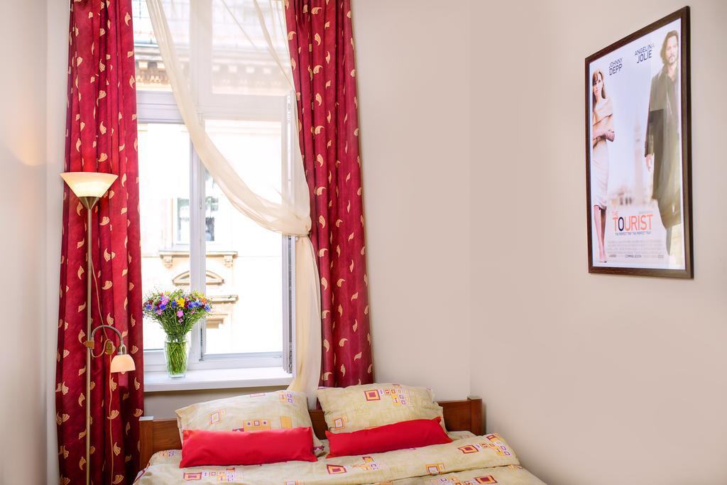 Hollywood Home Hostel Lviv Værelse billede